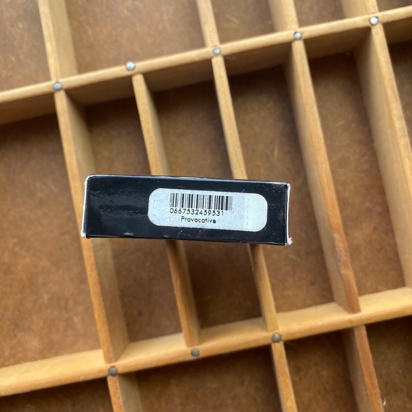 VICTORIA'S SECRET METALLIZED EYE SHADOW IN PROVOCATIVE, NIB - Picture 4 of 4